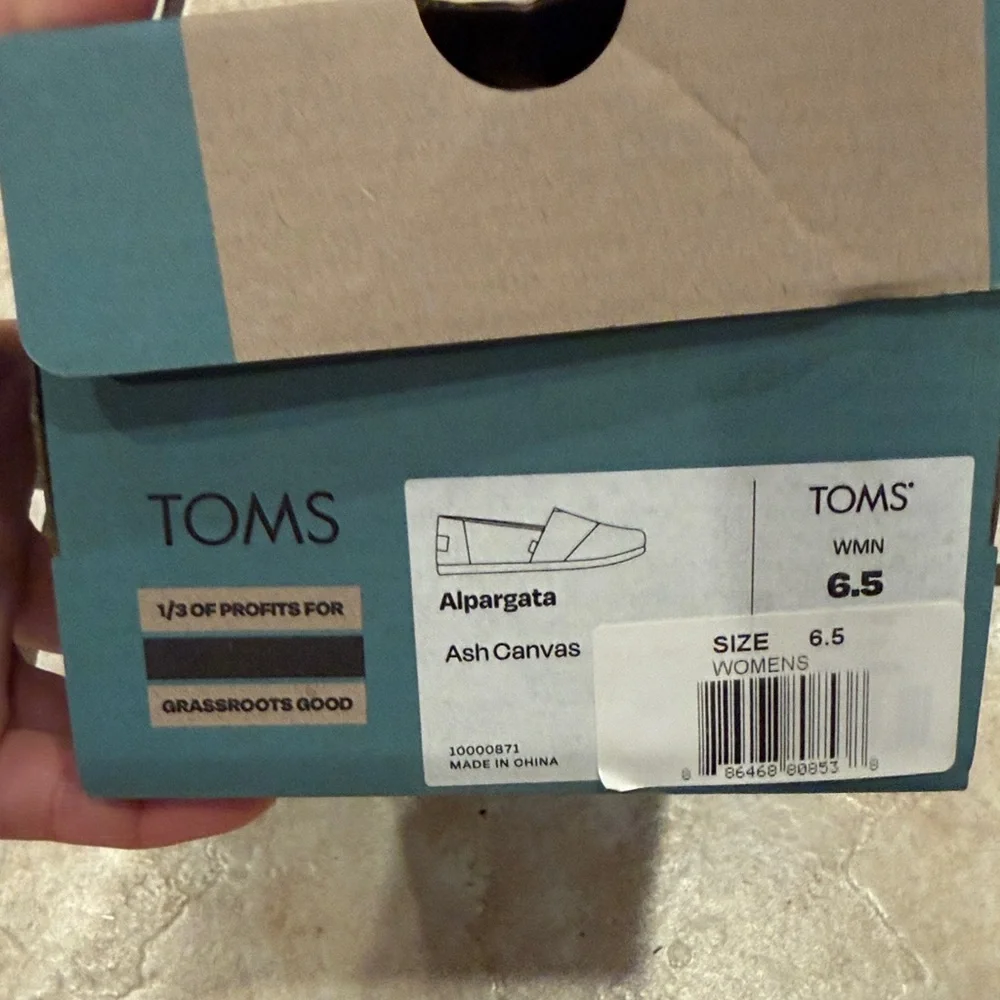 NIB Toms Ash Canvas Slip-Ons - Picture 4 of 6